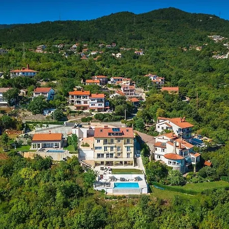 Holiday home Beautiful In With Outdoor Swimming Pool *
